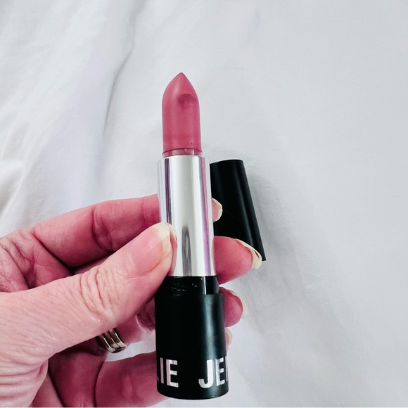 Kylie Jenner NEW IN BOX Lipstick - August Matte .12oz - Picture 12 of 14